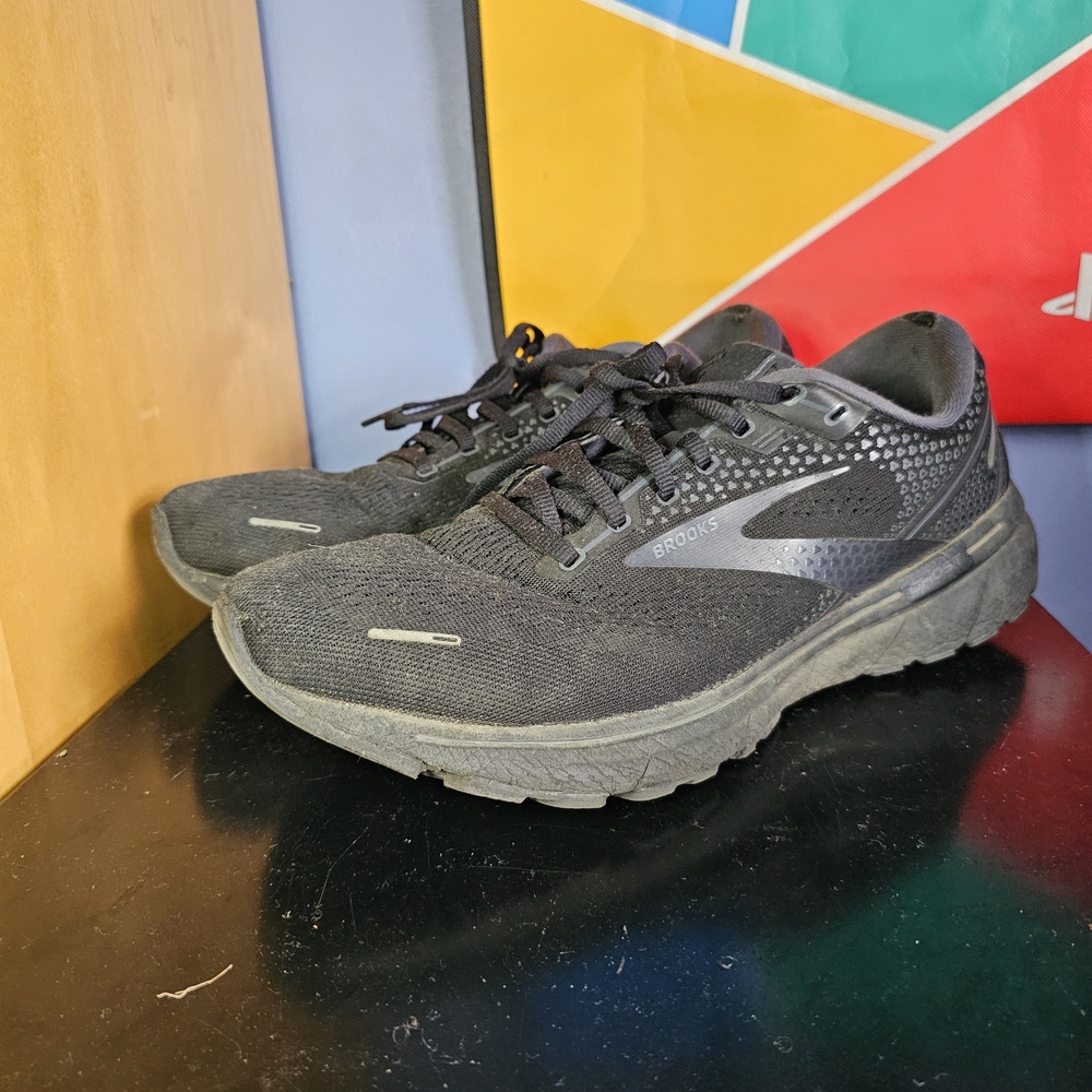Brooks Black Athletic Shoes with Cushioned Sole